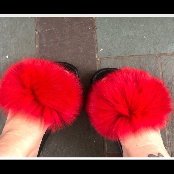 🎁 Woman’s fox fur slippers 🎄🌲 - Picture 3 of 3